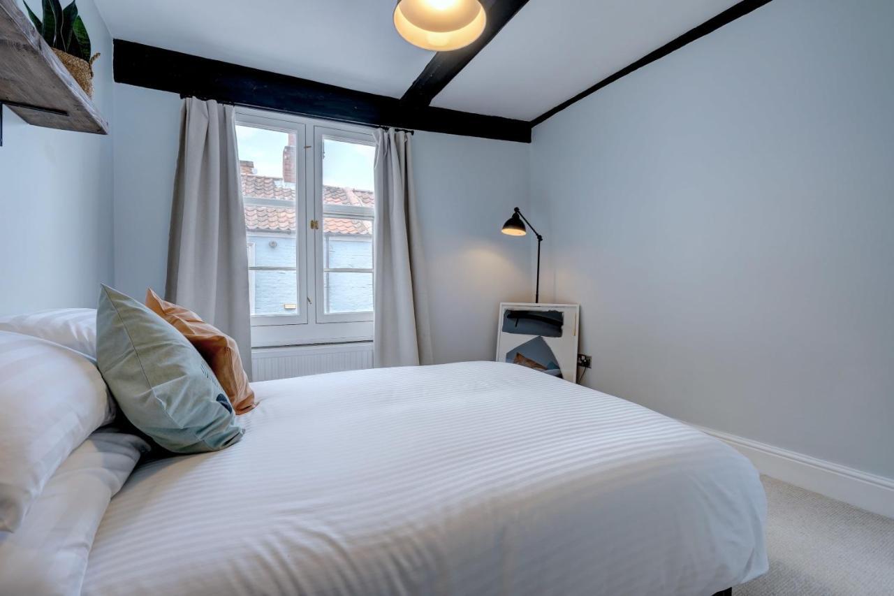 نورويش Stunning Designer Apartment In An Ancient Building المظهر الخارجي الصورة